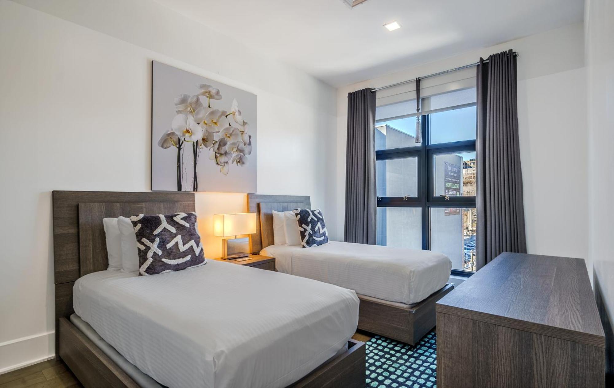 Dharma Home Suites Hoboken Exterior foto